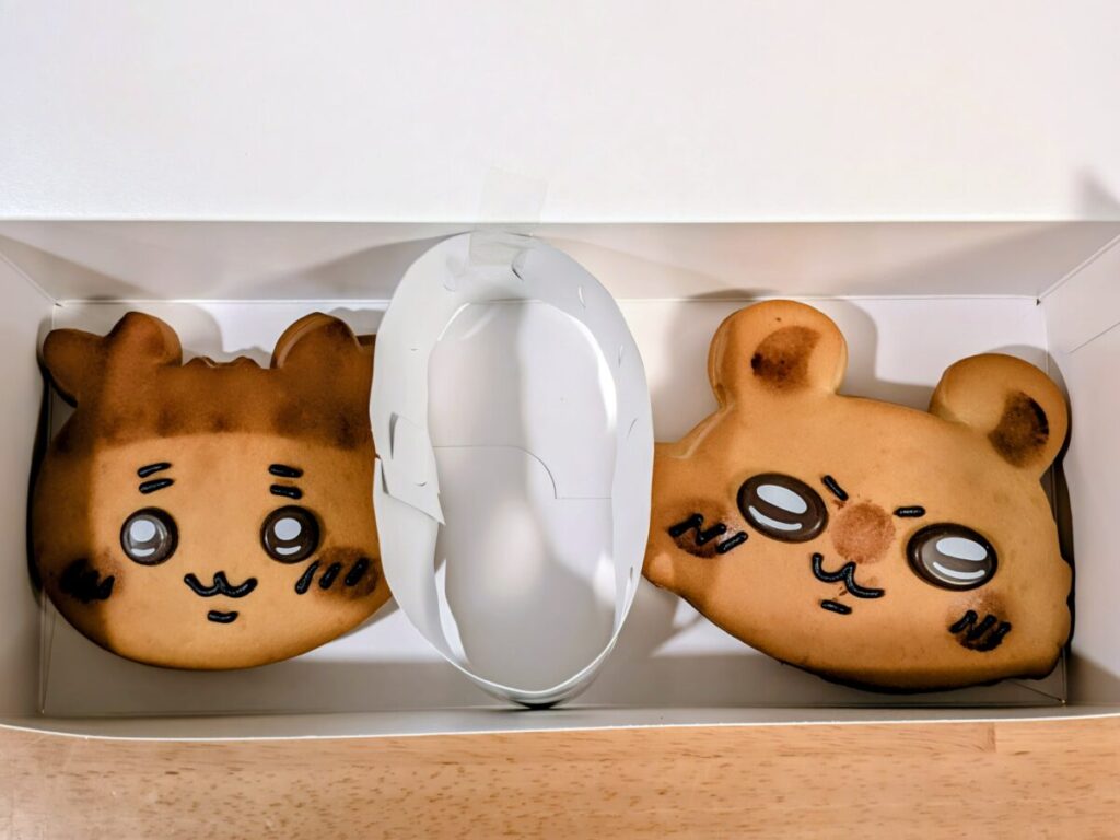 ちいかわベーカリーのモモンガパンと古本屋パン